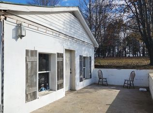 205 Pond Rd, Cottontown, TN 37048