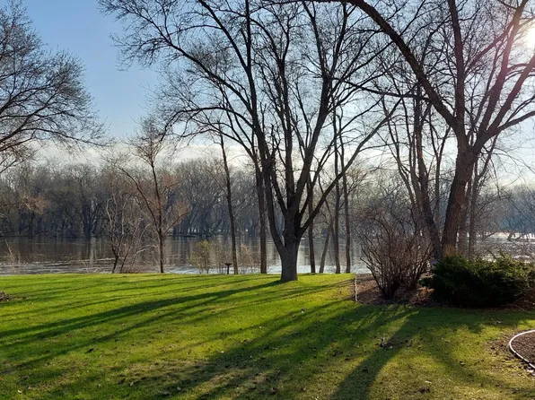 2550 Moundsview Dr, Mounds View, MN 55112