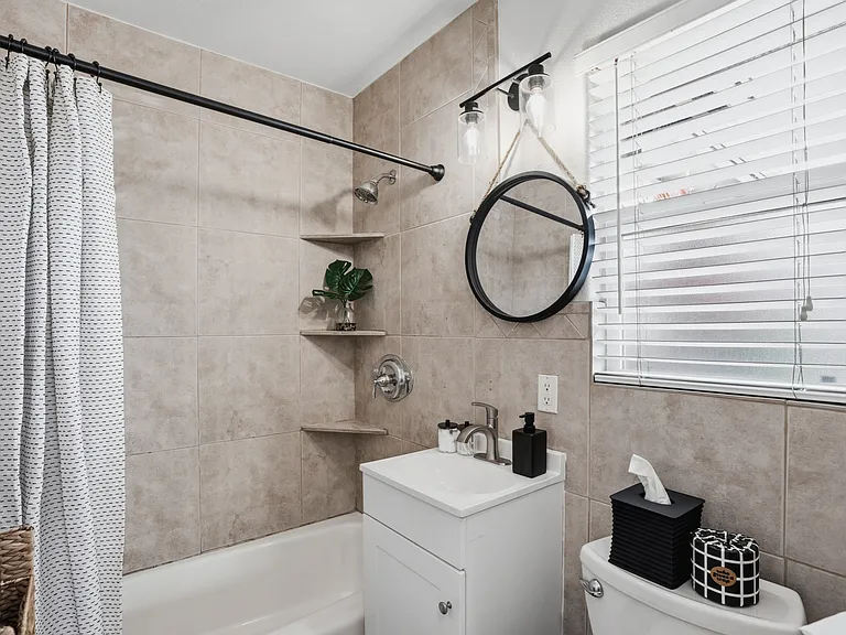 2606 Juan St — Photo 15