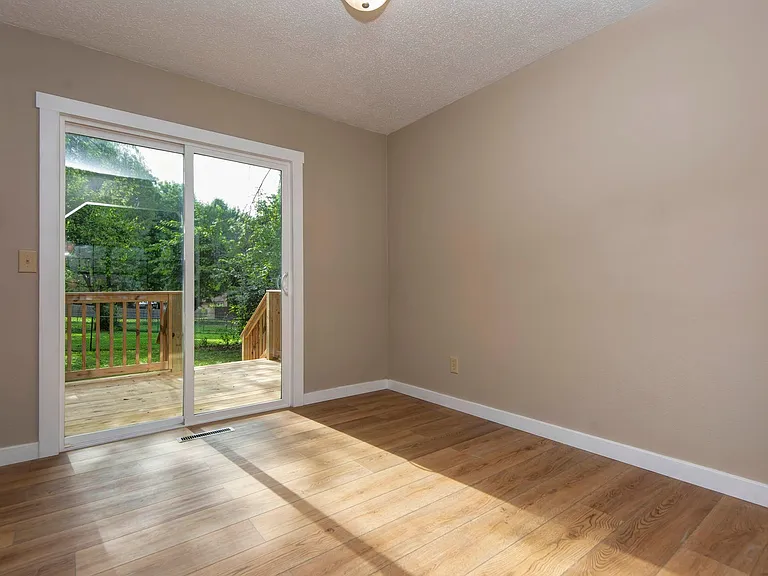 4444 S Robberson Ave — Photo 5