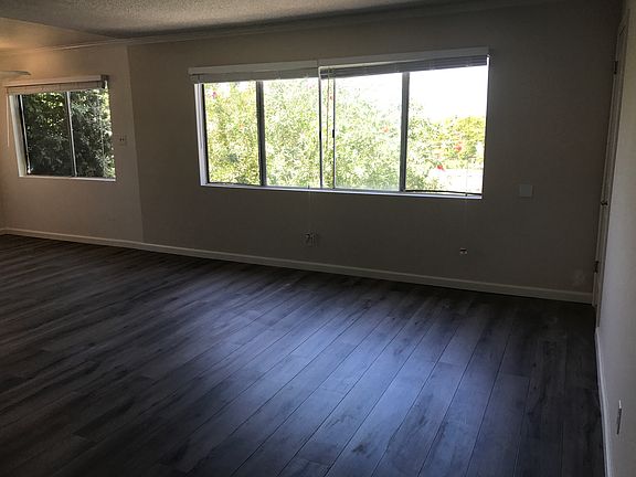 4th image of 433 Tremont Ave APT 4