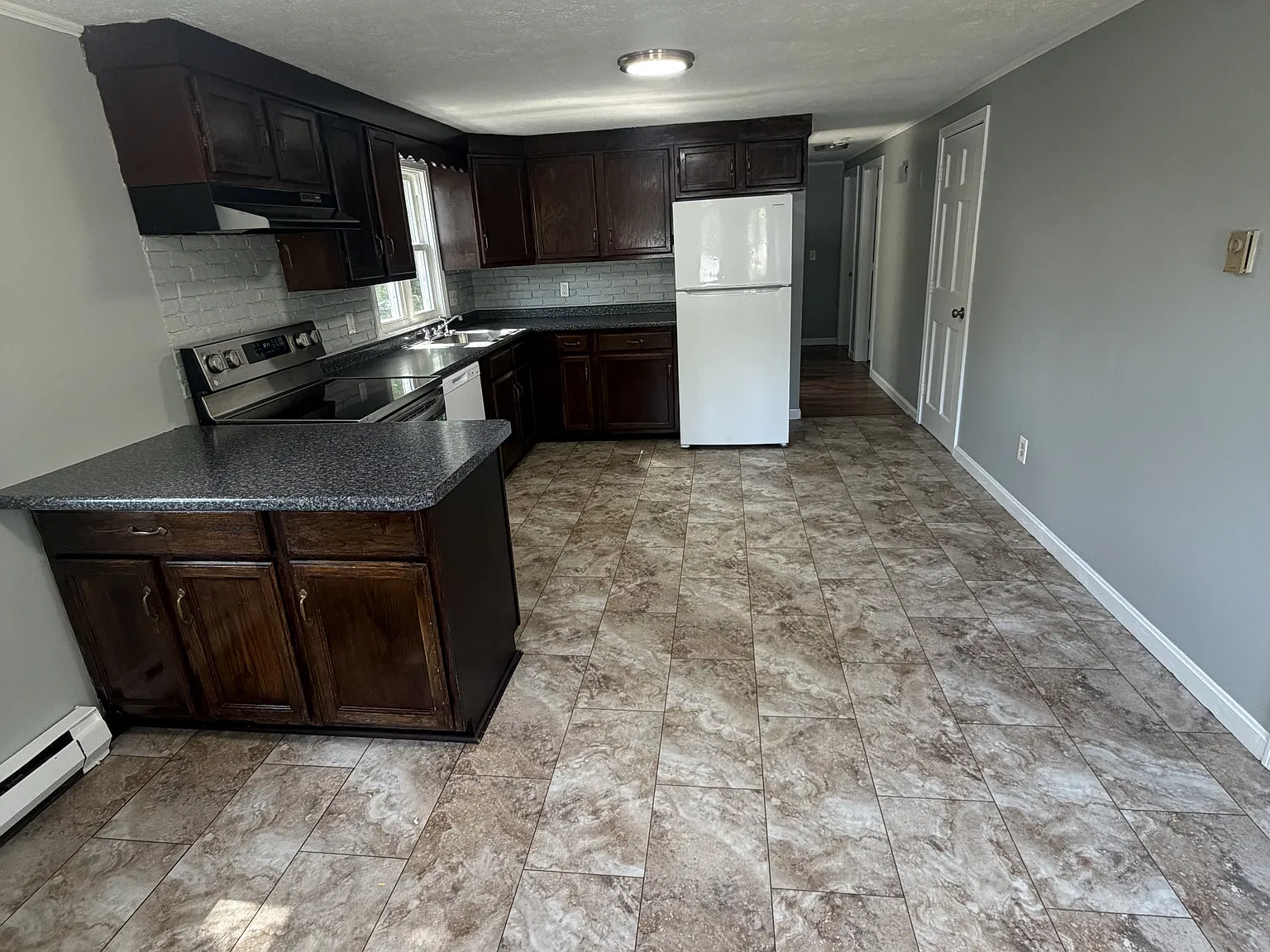 25 White Pine Avenue - 1 — Photo 3