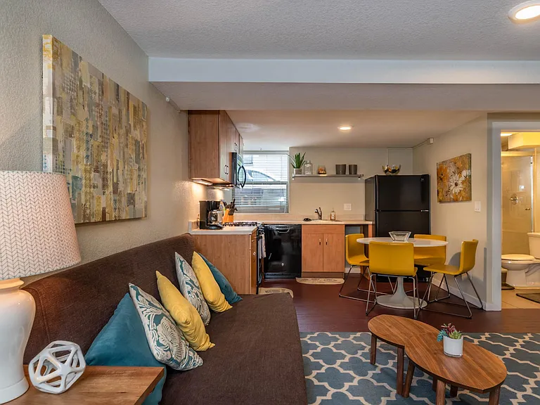 101 N Logan St #4 — Photo 8