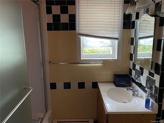 5th image of 12 N Goodwin Ave #3