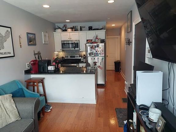 3rd image of 2209 Dickinson St #1