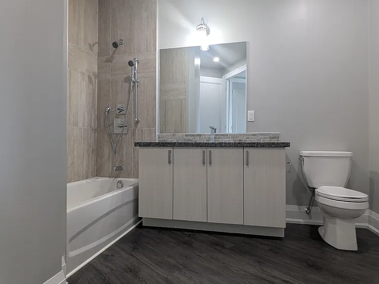 121 King St W — Photo 82