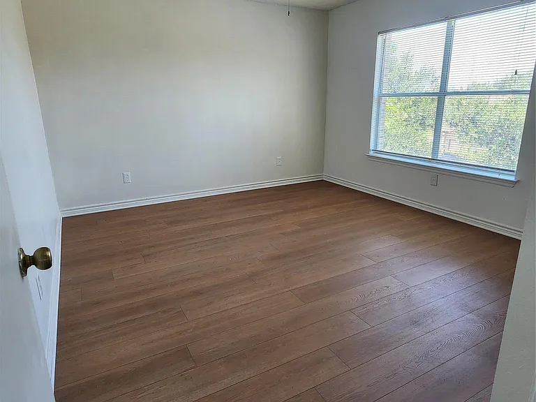 2704 Vinson Ct — Photo 9
