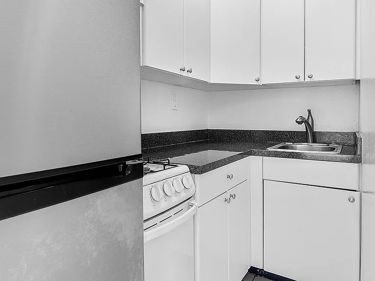 1435 York Ave #5G — Photo 5