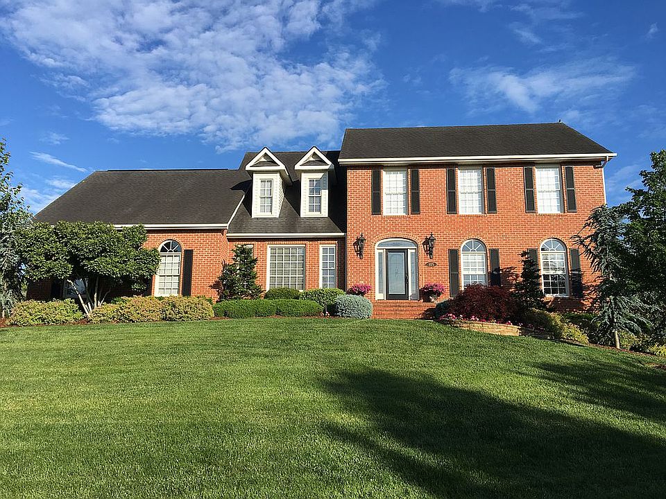 1st image of 105 Reed Cir