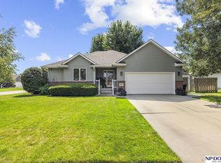 1631 Woods Dr, Fremont, NE 68025
