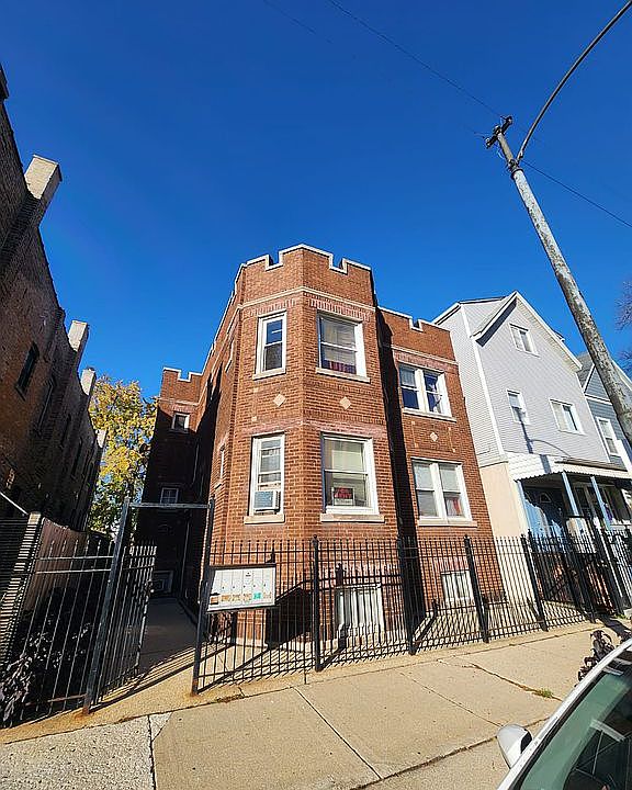 1st image of 3014 N California Ave