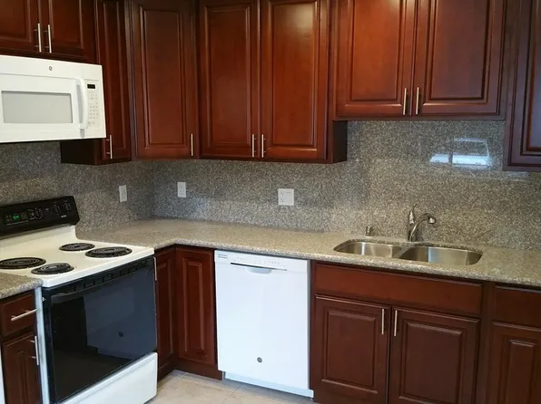 365 Chiquita Ave, Mountain View, CA 94041