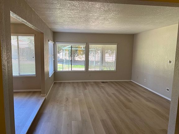 5th image of 19244 Donna Ct