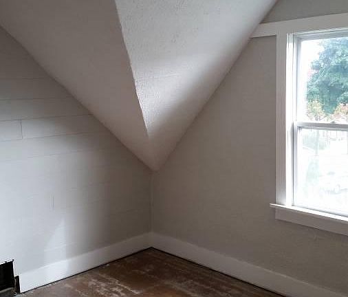 4th image of 3847A E Underwood Ave