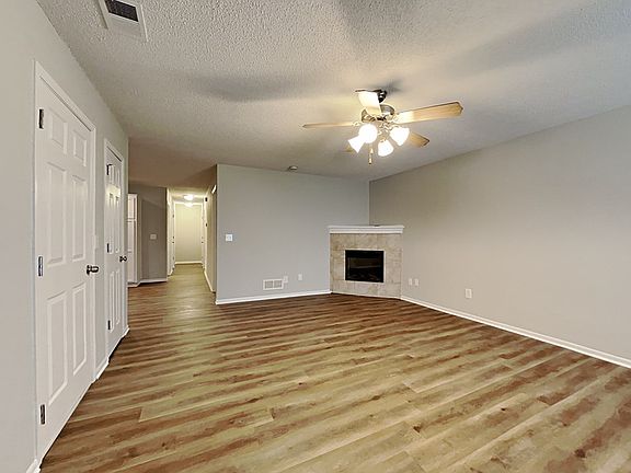 5th image of 508 NW Woodbury Dr