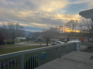 10 Sunset Dr, Swannanoa, NC 28778