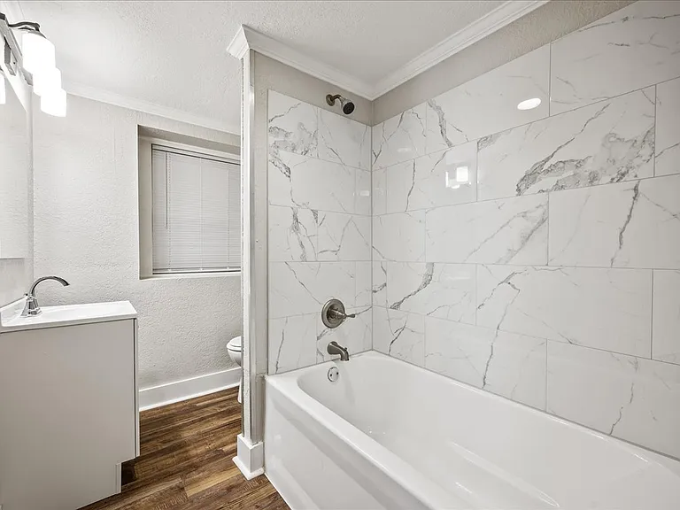 107 NE Roanoke Ave #L2 — Photo 7