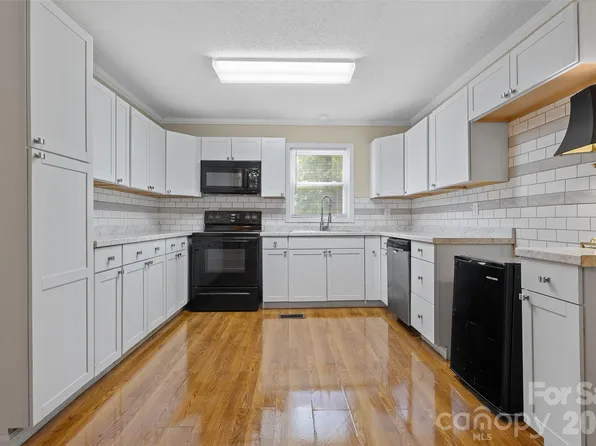605 E Boston Ave, Bessemer City, NC 28016