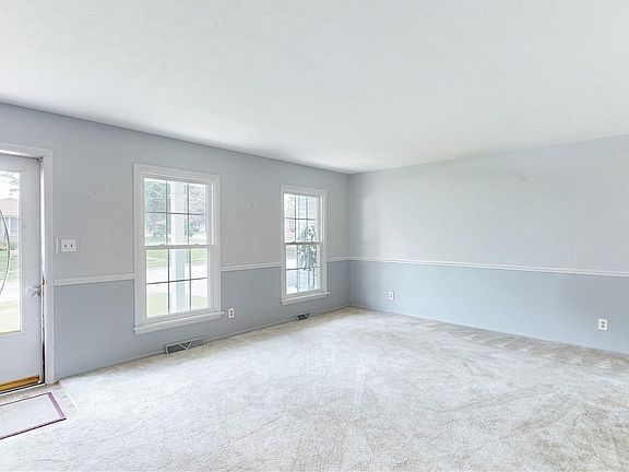 3rd image of 143 E Garwood Dr