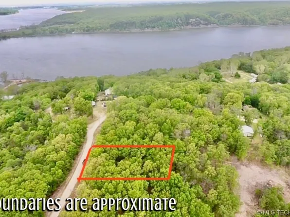 206 Cherokee Trl, Spavinaw, OK 74366