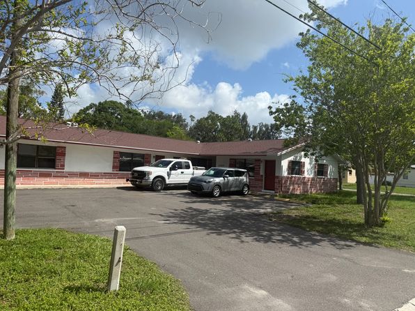 143 NE Madison Cir N APT 2