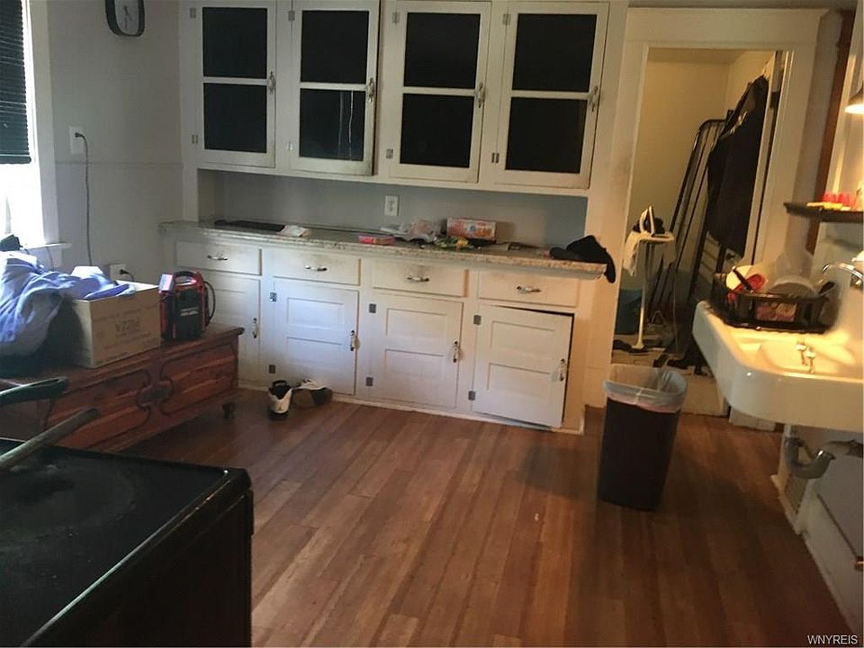 2nd image of 26 Courtland Ave