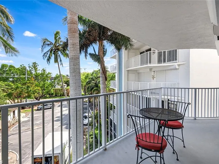 1300 Gulf Shore Blvd N #407 — Photo 16