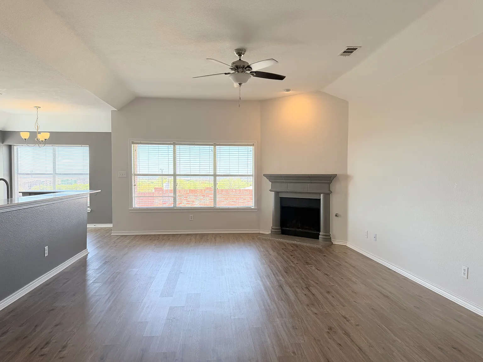 3 bed, 1780 sqft, $2,100 — Photo 2