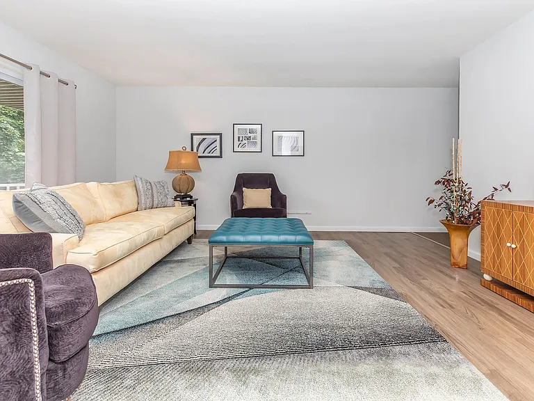 Lansing West Apartments — Photo 17