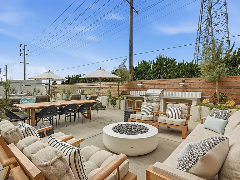 1620 E Maple Ave — Photo 4