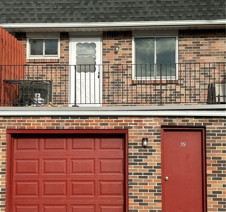 1st image of 39 Stoneledge Ct