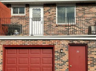 39 Stoneledge Ct, Amherst, NY 14221