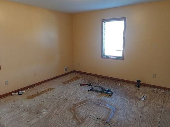 3rd image of 3621 Oliver Ave N