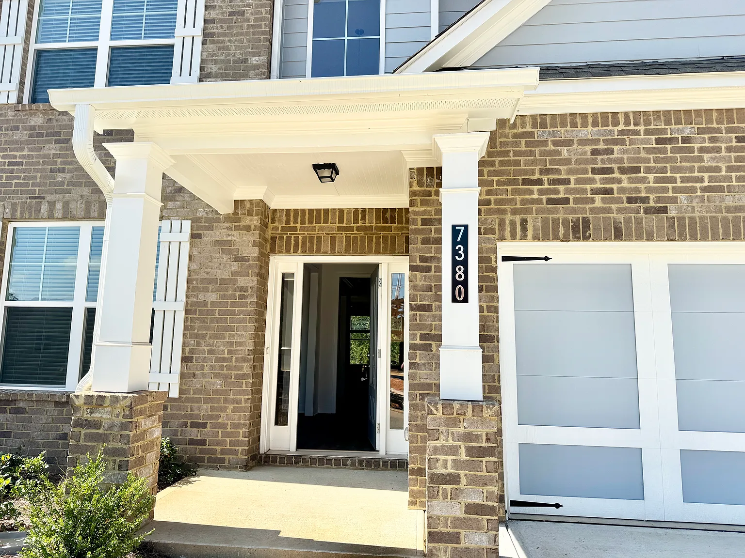 4 bed, 2.5 bath, 2626 sqft, $2,490 — Photo 2
