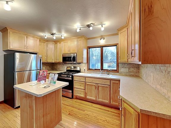 4th image of 6536 Chowen Ave N