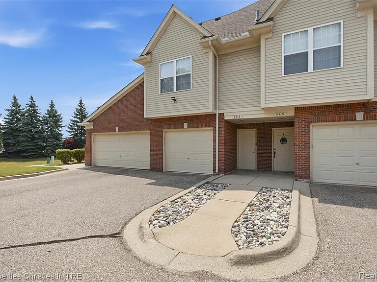 8413 Heywood Cir — Photo 2