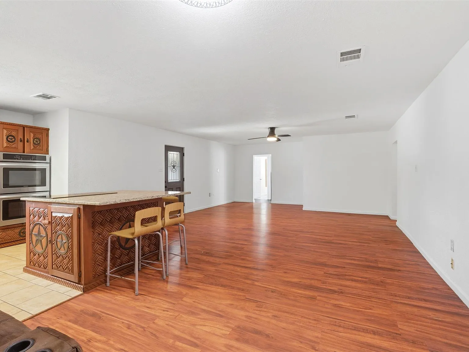 4 bed, 1.5 bath, 1960 sqft, $2,100 — Photo 4