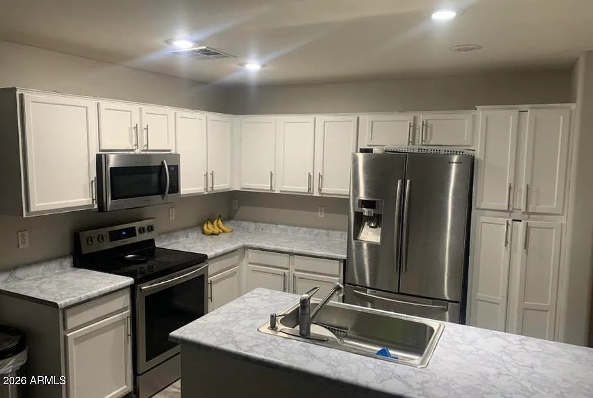 4 bed, 2.5 bath, 2230 sqft, $2,495 — Photo 3