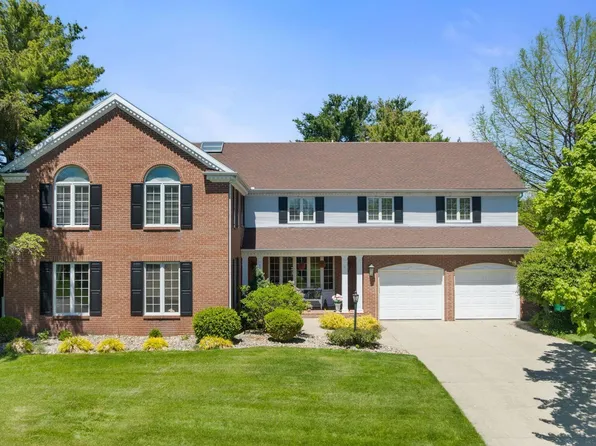 15609 Fieldcrest Ct, Granger, IN 46530