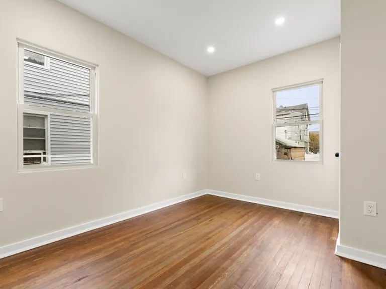 218 Ampere Pkwy — Photo 11