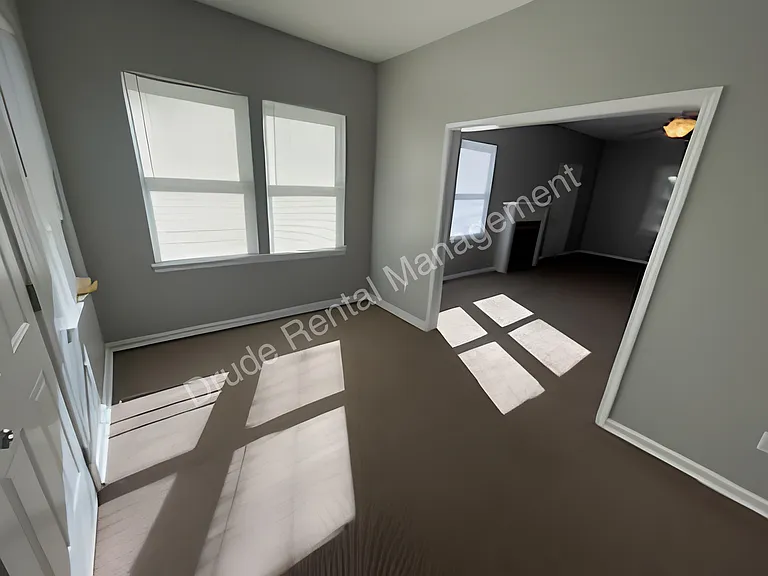 809 E Thomas St — Photo 2