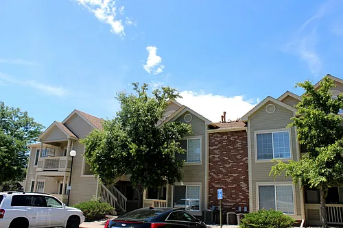1225 W Prospect Rd Photo 1