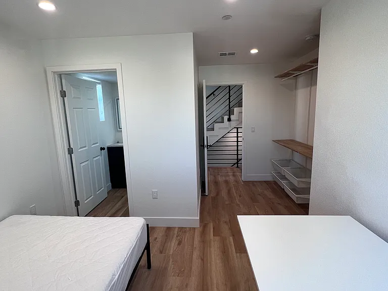 1224 W 37th Pl — Photo 73