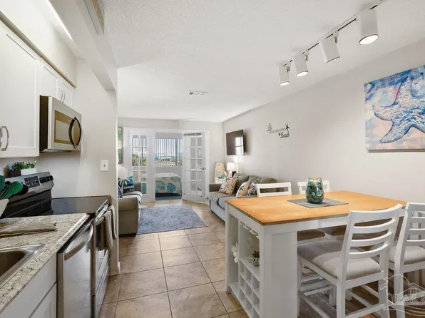 7453 Sunset Harbor Dr APT 2-302, Navarre, FL 32566