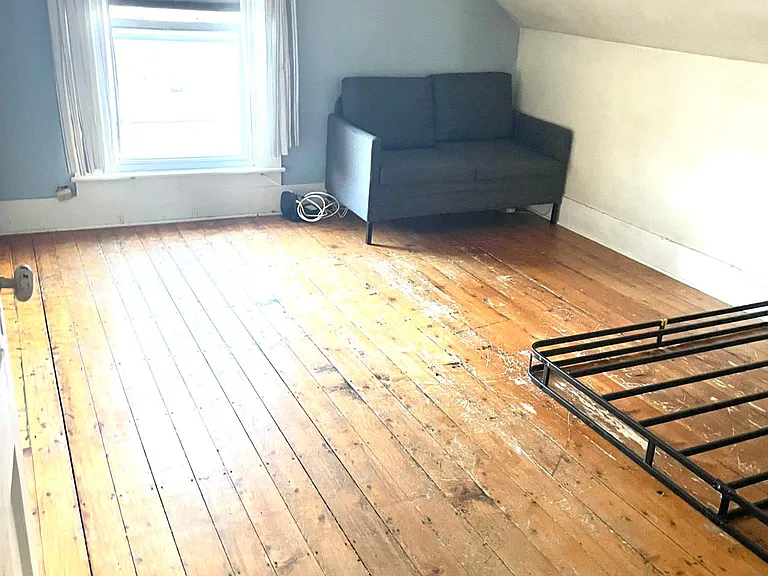 Front room/bedroom