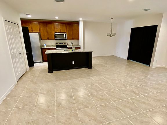 5th image of 182 Glass Onion Dr