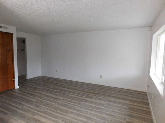 4th image of 1062 6th St NW #1062