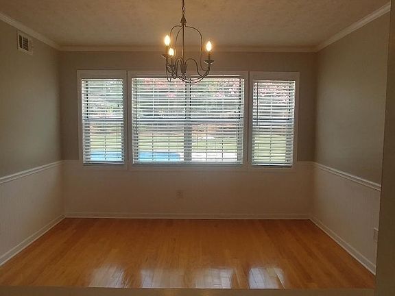 4th image of 306 Calgary Dr