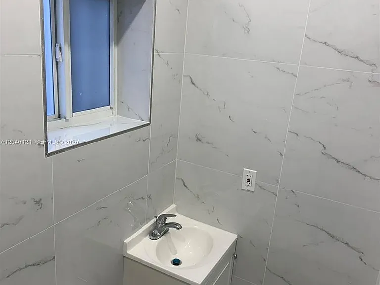 1450 SW 4th St #2 — Photo 14
