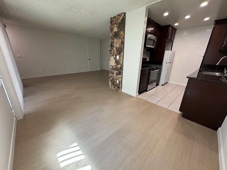1670 Manning Ave #102 — Photo 3